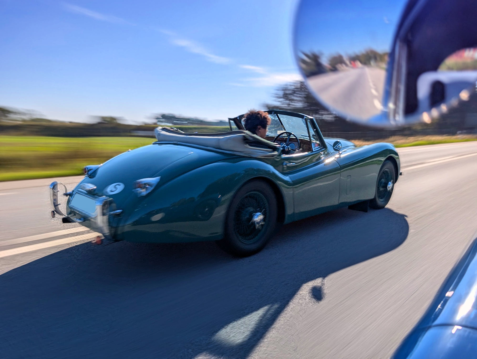 driving-xk120 image driving-xk120 Jaguar XK120 Why you should by one